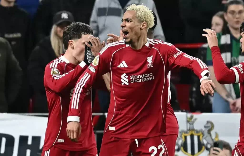 ليفربول ضد أستون فيلا: مواجهة حاسمة في الجولة 37 من الدوري الإنجليزي